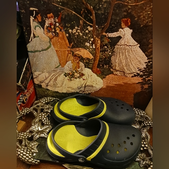 🩴🩴CROCS Dual Comfort Black&Yellow Sandals,Women 7,Nice Gift 🎁 Giving!! - Picture 5 of 8